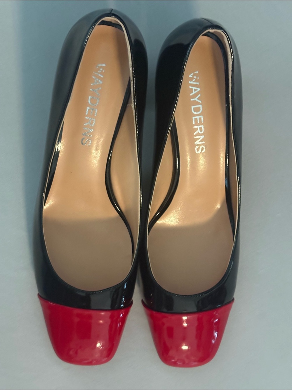 Wayderns Two-Tone Black Patent Pumps with Red Cap Toe
